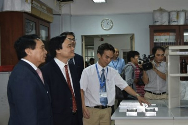 dai-hoc-nguyen-tat-thanh-huong-di-rieng-voi-muc-tieu-lay-chat-luong-dao-tao-lam-thuong-hieua-bo-truong-bo-giao-duc-a-dao-tao dai hoc nguyen tat thanh huong di rieng voi muc tieu lay chat luong dao tao lam thuong hieua bo truong bo giao duc a dao tao