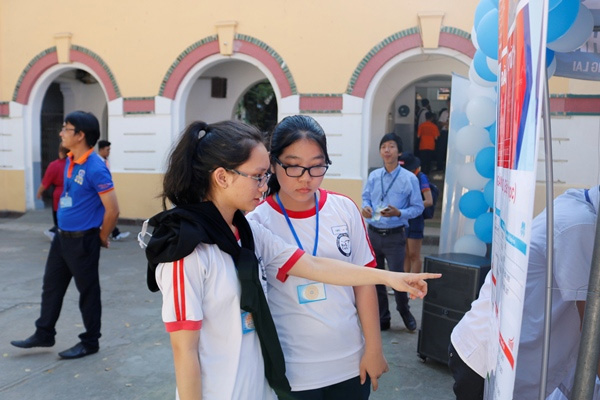 dh-nguyen-tat-thanh-dong-loat-ra-quan-chuong-trinh-tu-van-tuyen-sinh-huong-nghiep-2019 dh nguyen tat thanh dong loat ra quan chuong trinh tu van tuyen sinh huong nghiep 2019