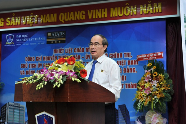 gs-ts-nguyen-thien-nhan-va-dong-chi-dao-ngoc-dung-tham-va-lam-viec-tai-dh-nguyen-tat-thanh gs ts nguyen thien nhan va dong chi dao ngoc dung tham va lam viec tai dh nguyen tat thanh