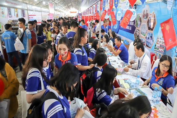 soi-dong-ngay-hoi-tu-van-tuyen-sinh-2019-tai-truong-cd-ly-tu-trong soi dong ngay hoi tu van tuyen sinh 2019 tai truong cd ly tu trong