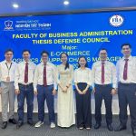 Sinh Viên Ngành Thương Mại Điện Tử Tự Tin Bảo Vệ Khóa Luận Tốt Nghiệp Bằng Tiếng Anh